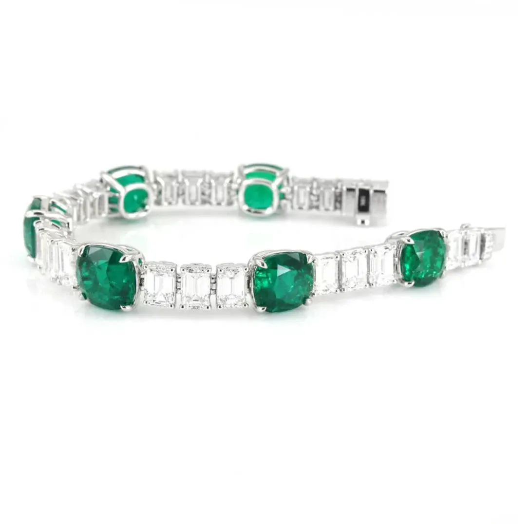 22.65 / 15.14 cts Minor Oil Colombian Emerald with Diamond Bracelet