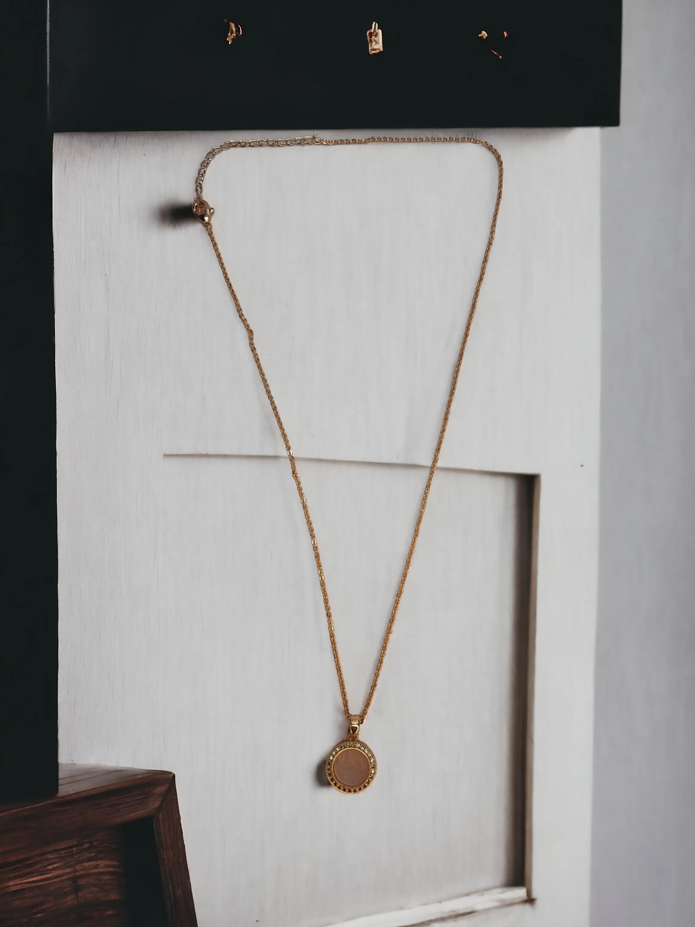 Pearlfect Halo Rasin Locket