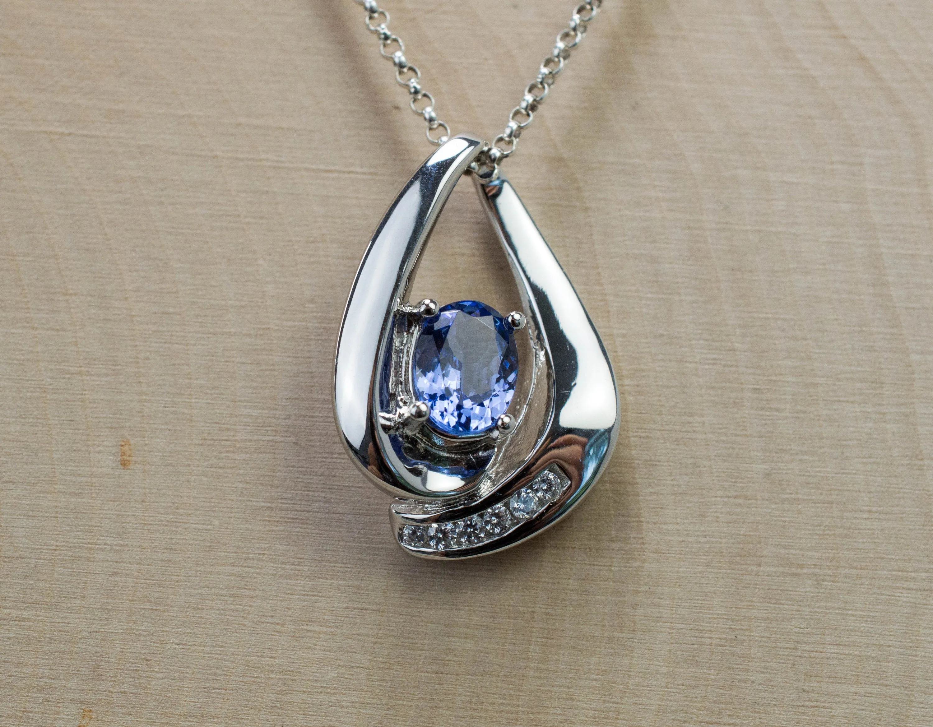 Tanzanite Pendant; Natural Tanzanian Tanzanite; 1.365cts