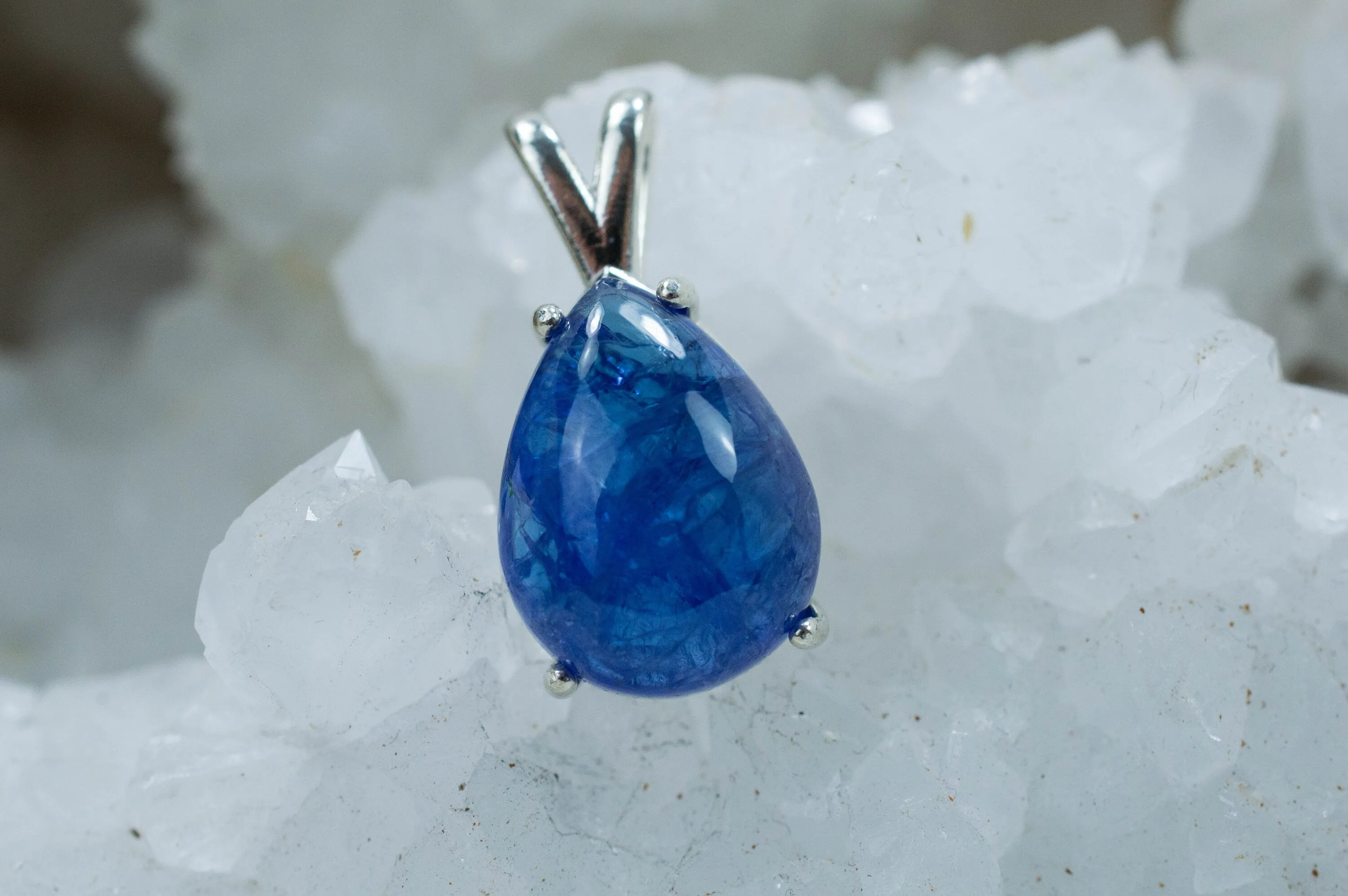 Tanzanite Pendant; Natural Tanzanian Tanzanite; 15.010cts